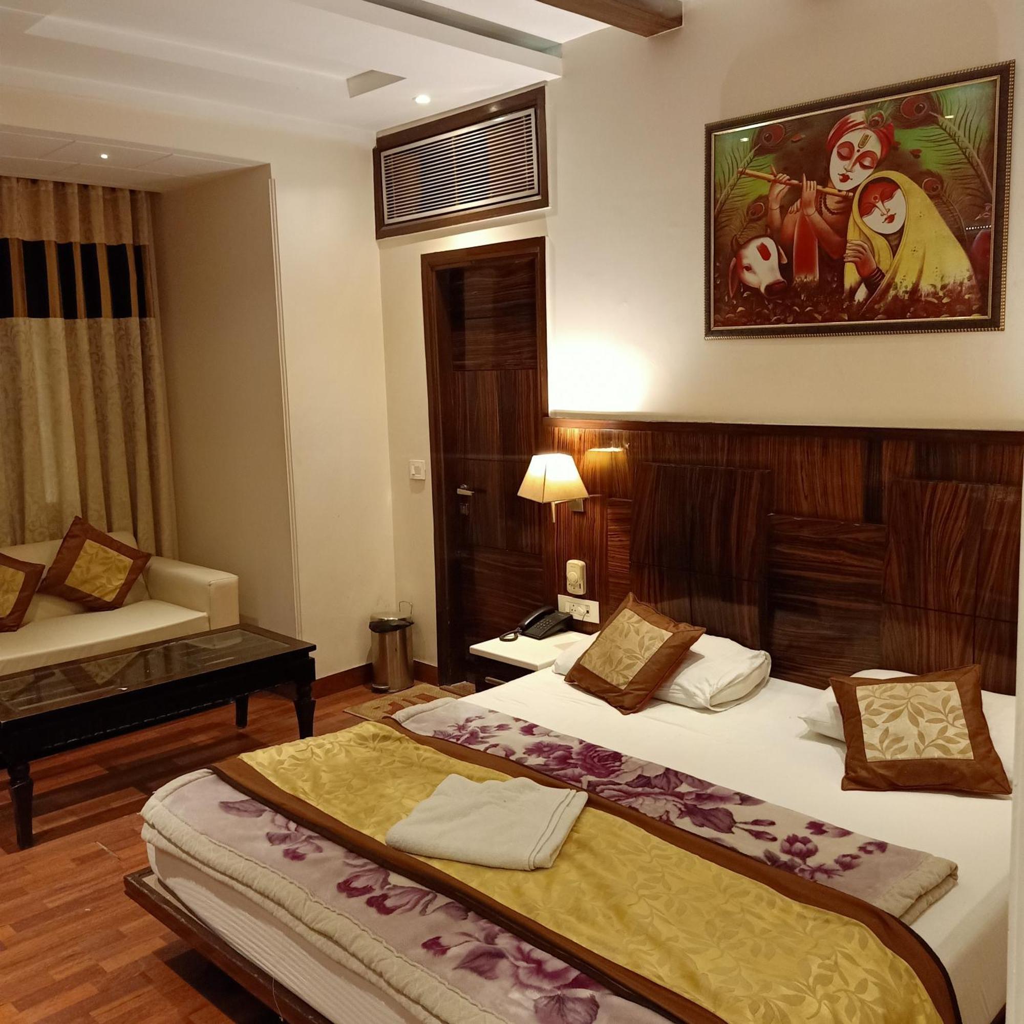 Hotel Geet Deluxe Nueva Delhi Exterior foto