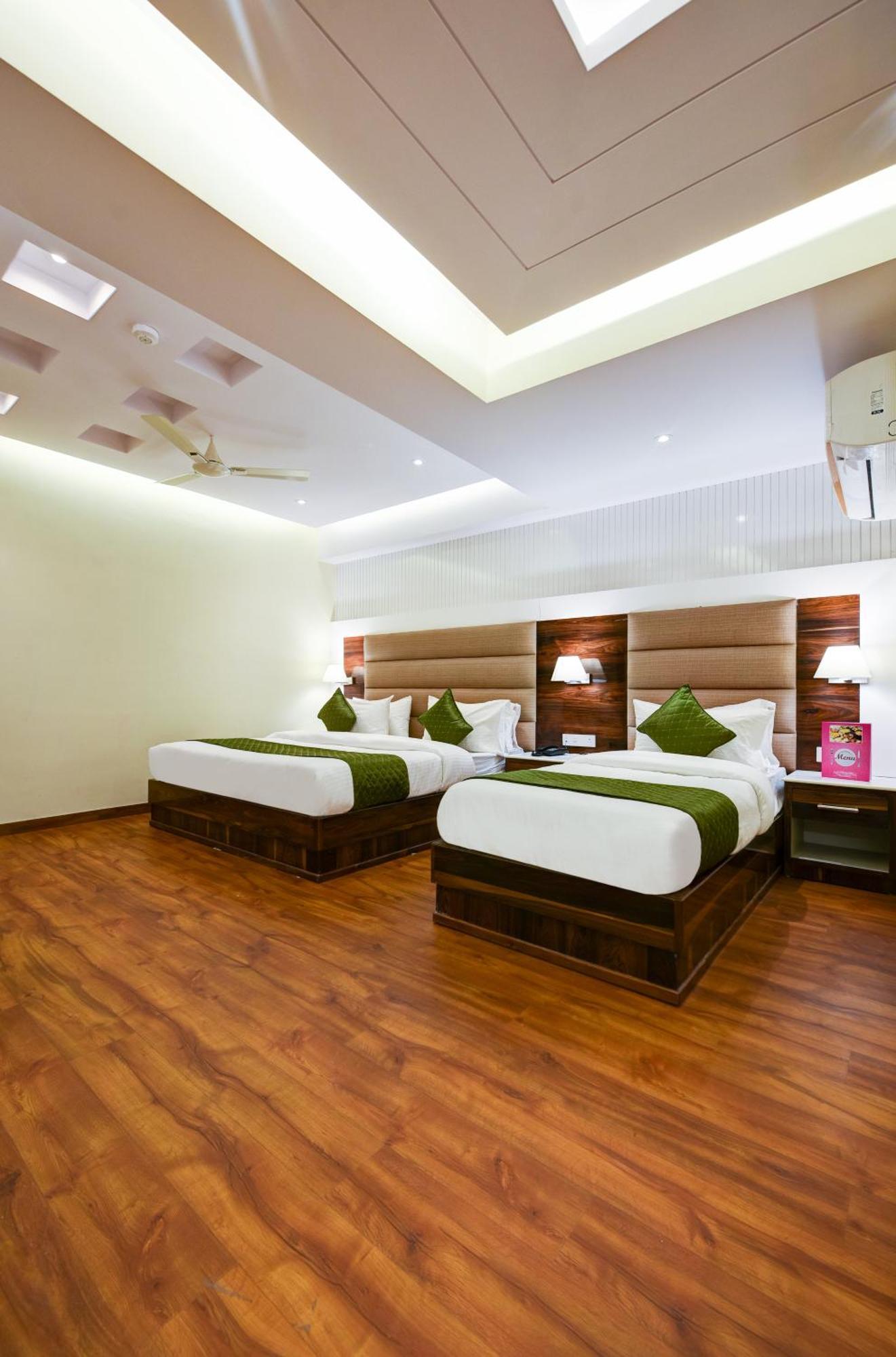 Hotel Geet Deluxe Nueva Delhi Exterior foto