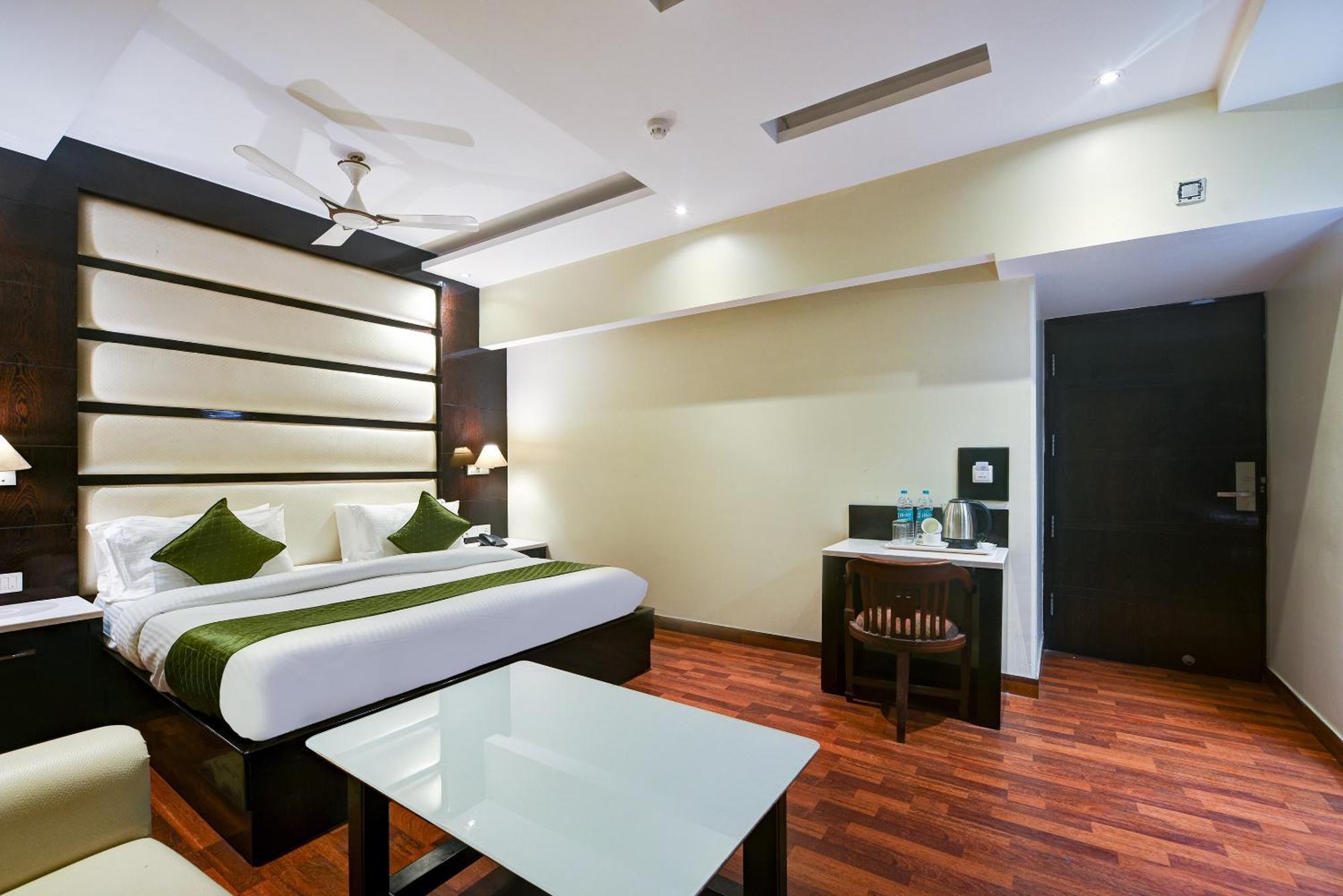 Hotel Geet Deluxe Nueva Delhi Exterior foto