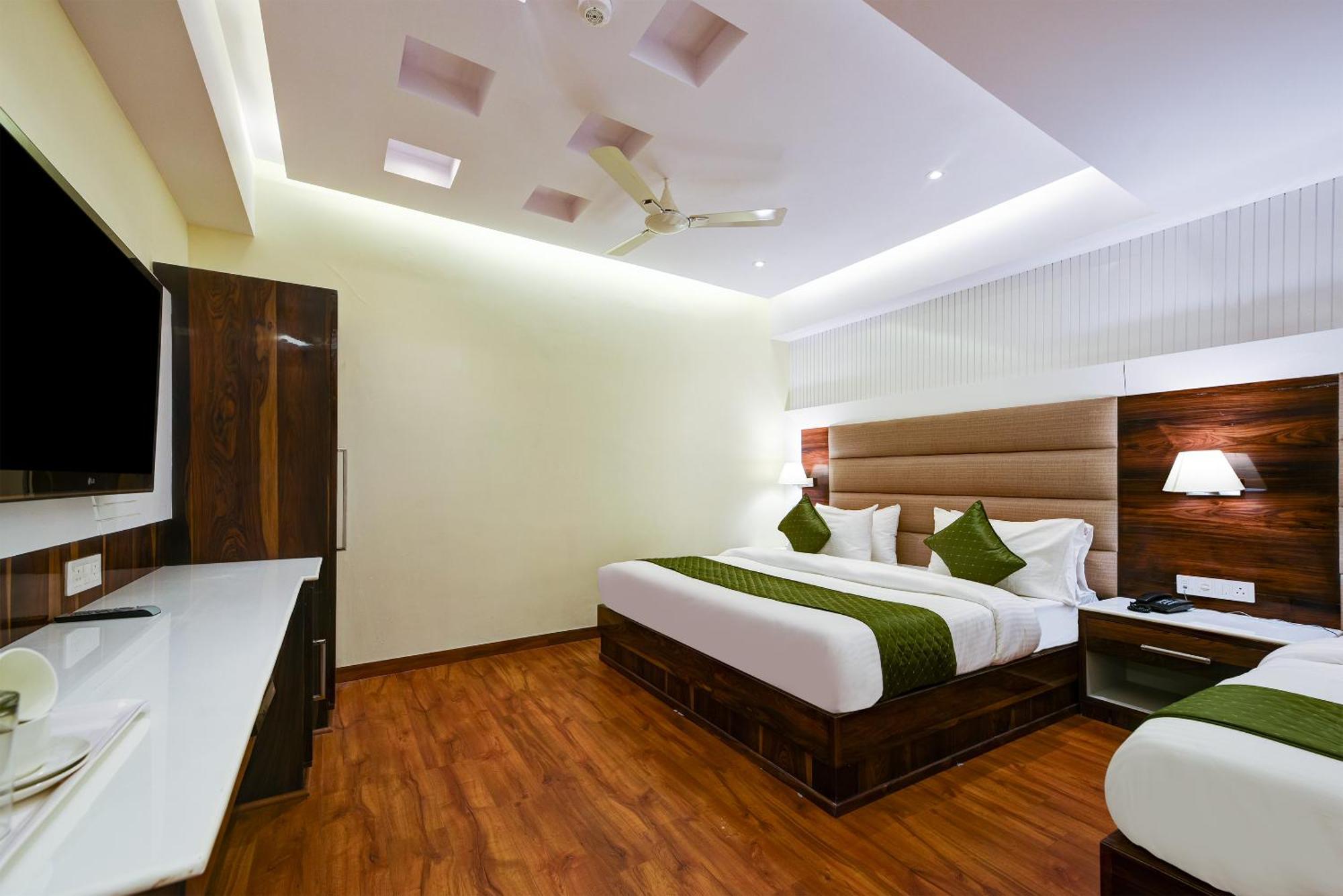 Hotel Geet Deluxe Nueva Delhi Exterior foto