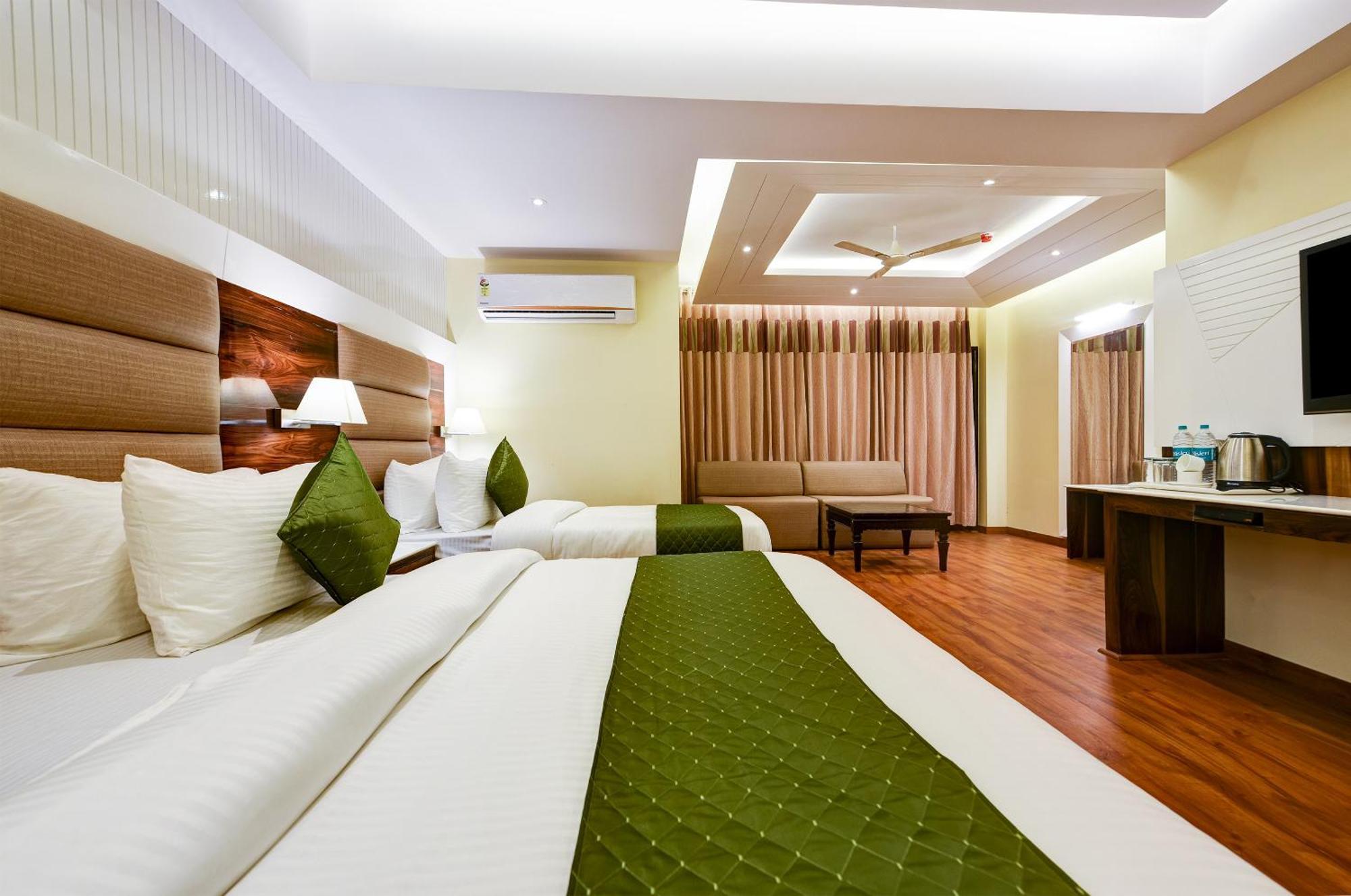 Hotel Geet Deluxe Nueva Delhi Exterior foto