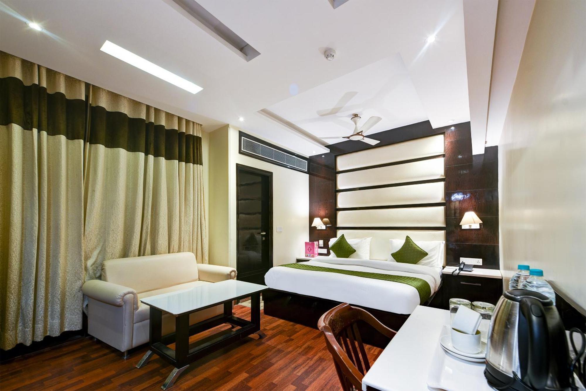Hotel Geet Deluxe Nueva Delhi Exterior foto