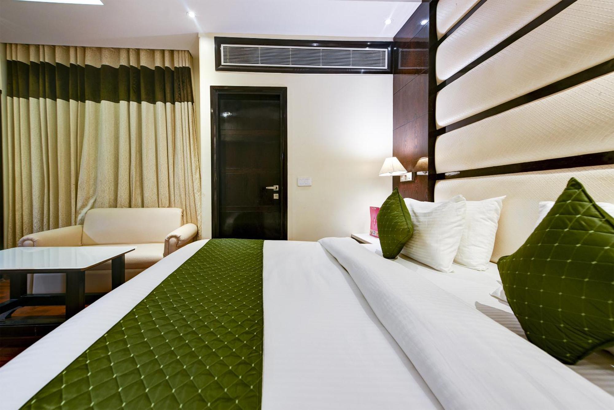 Hotel Geet Deluxe Nueva Delhi Exterior foto