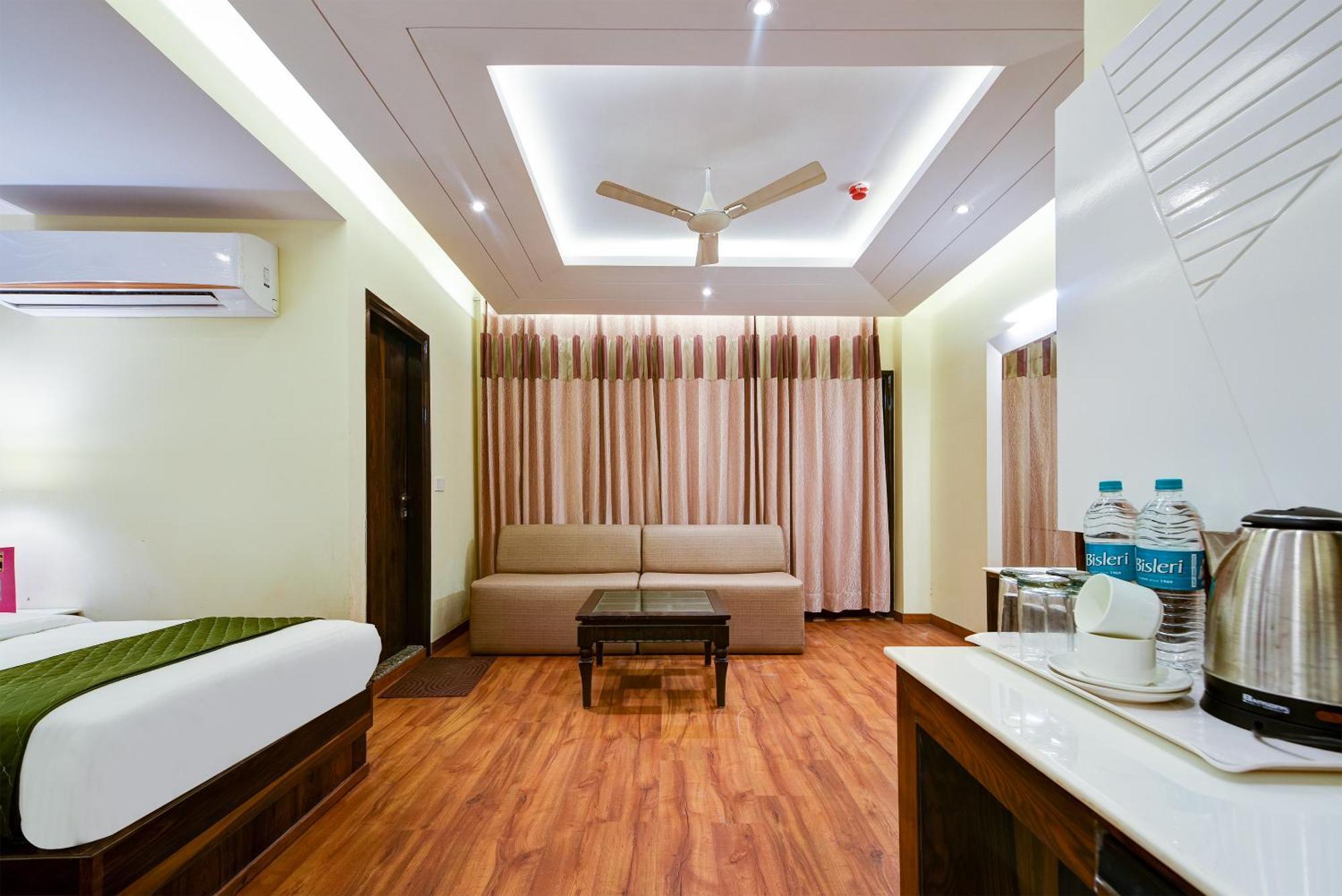 Hotel Geet Deluxe Nueva Delhi Exterior foto