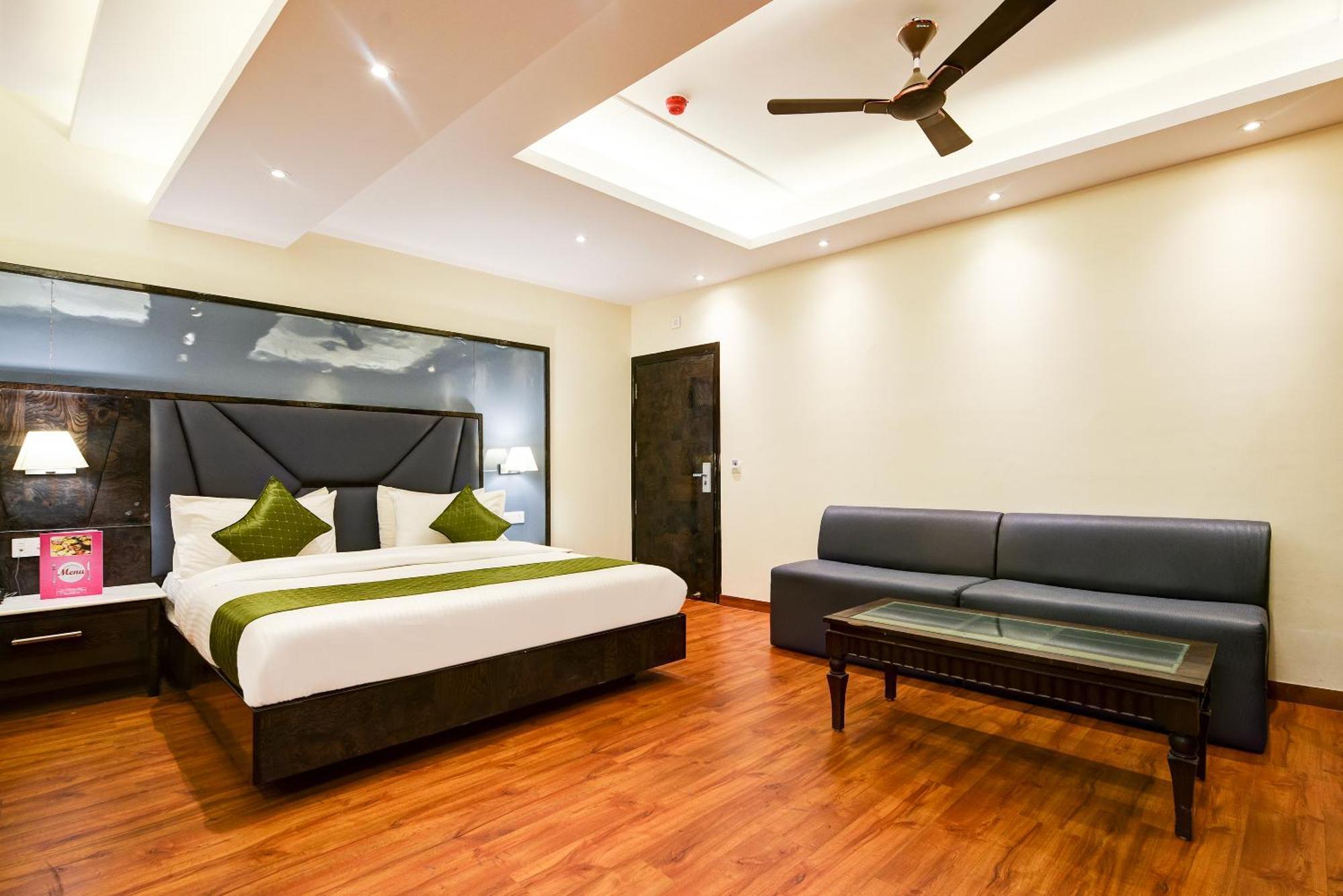 Hotel Geet Deluxe Nueva Delhi Exterior foto