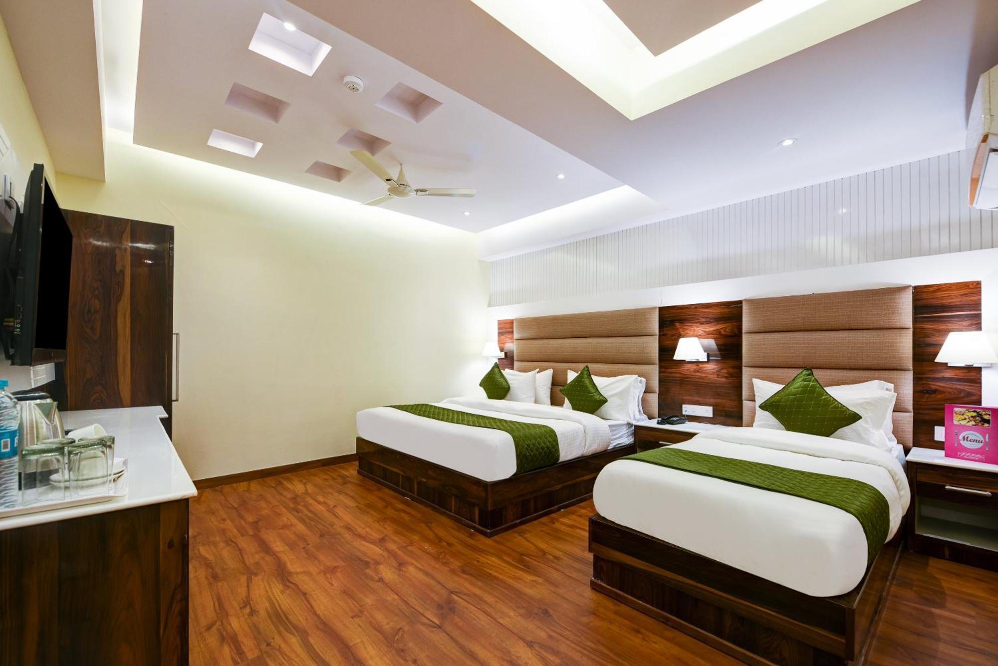 Hotel Geet Deluxe Nueva Delhi Exterior foto