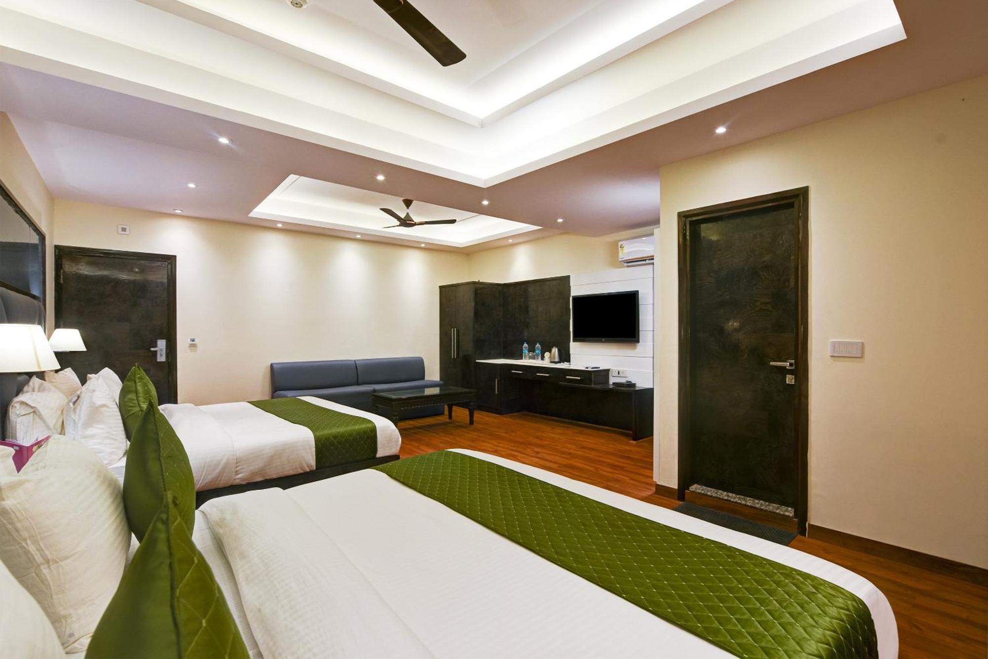 Hotel Geet Deluxe Nueva Delhi Exterior foto