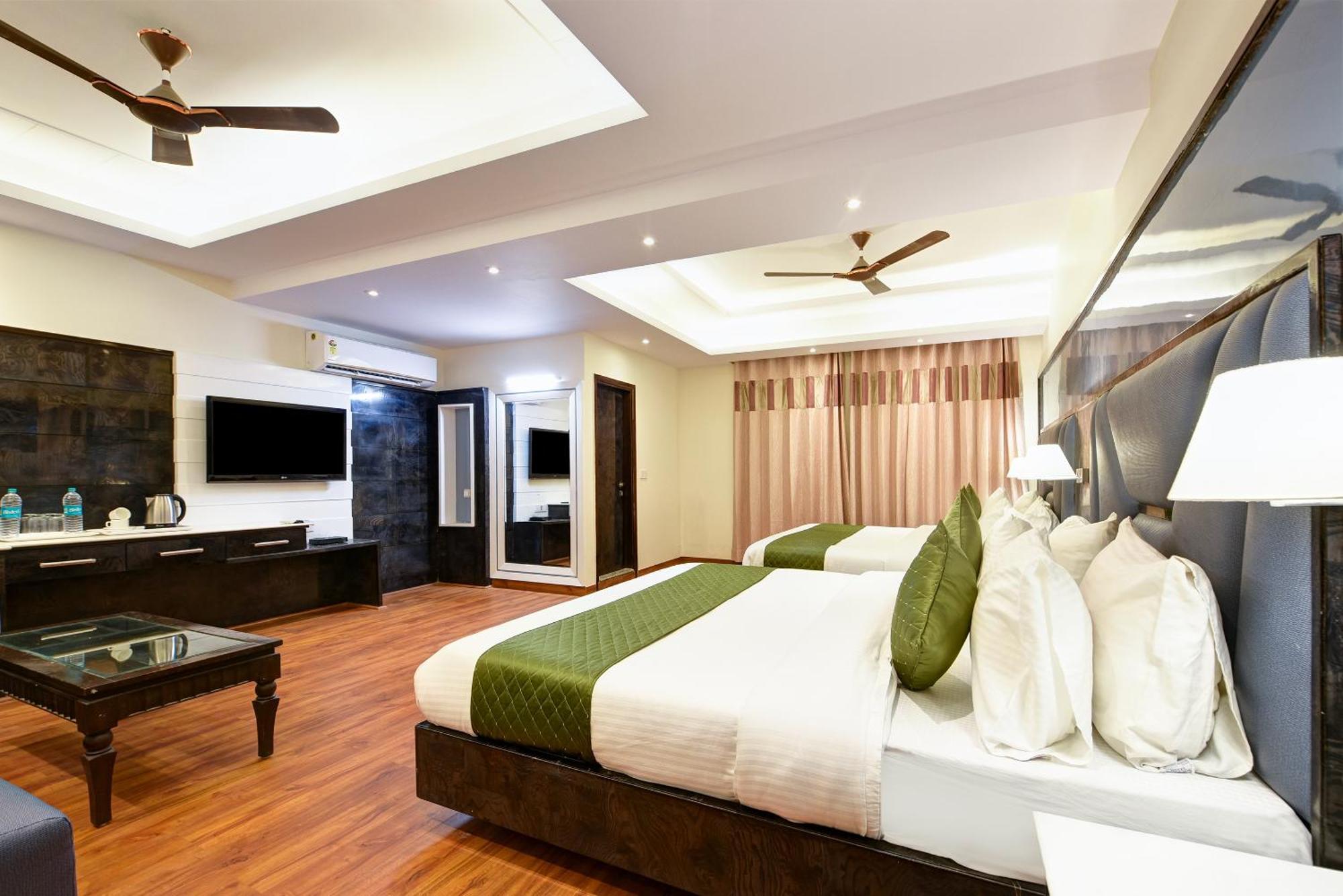 Hotel Geet Deluxe Nueva Delhi Exterior foto