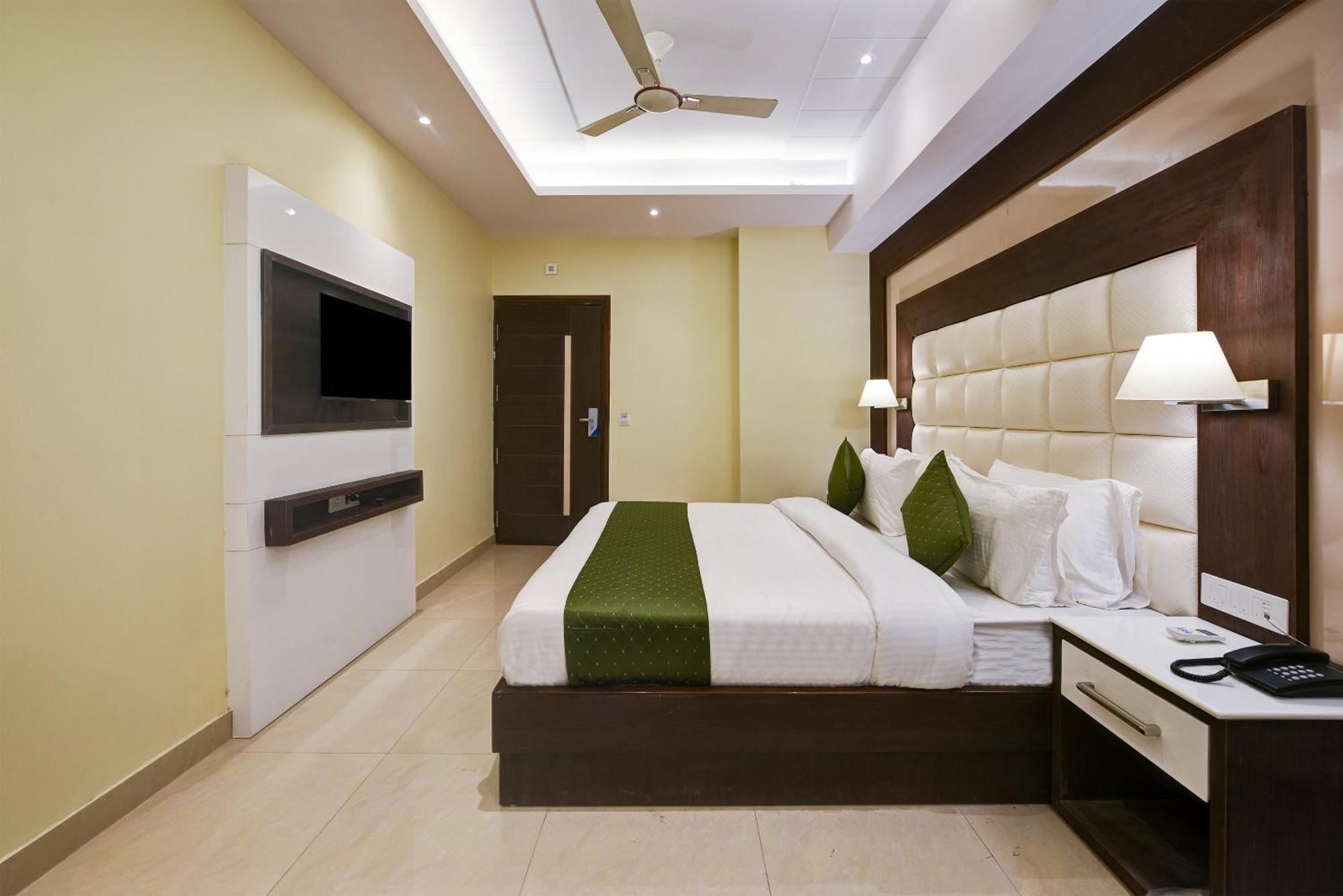 Hotel Geet Deluxe Nueva Delhi Exterior foto