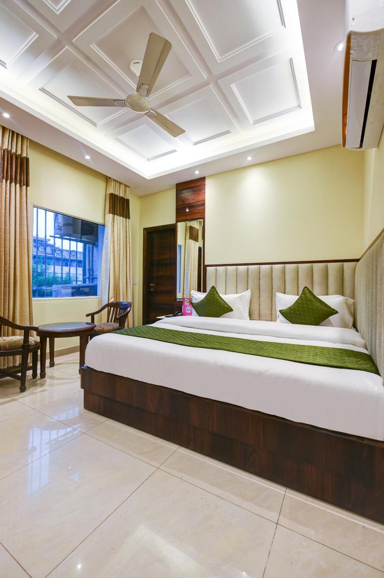 Hotel Geet Deluxe Nueva Delhi Exterior foto