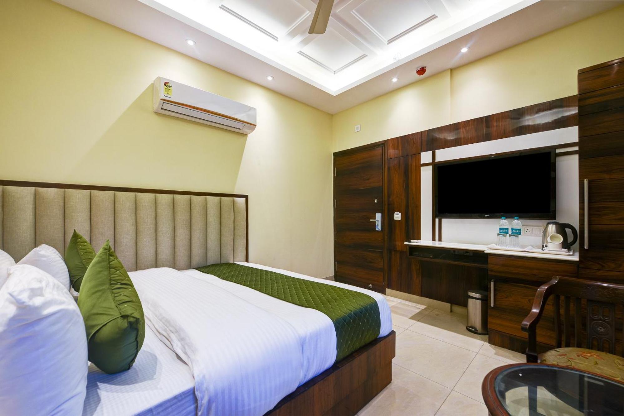 Hotel Geet Deluxe Nueva Delhi Exterior foto