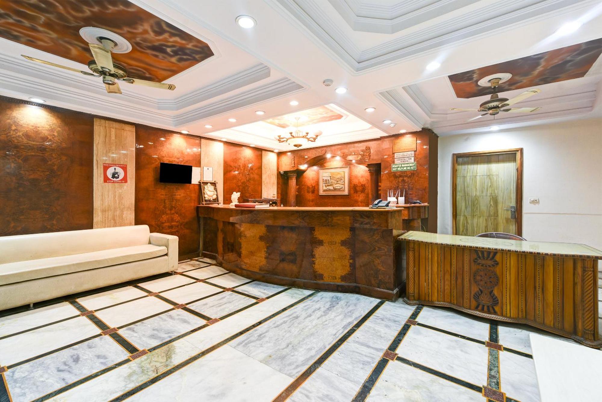 Hotel Geet Deluxe Nueva Delhi Exterior foto