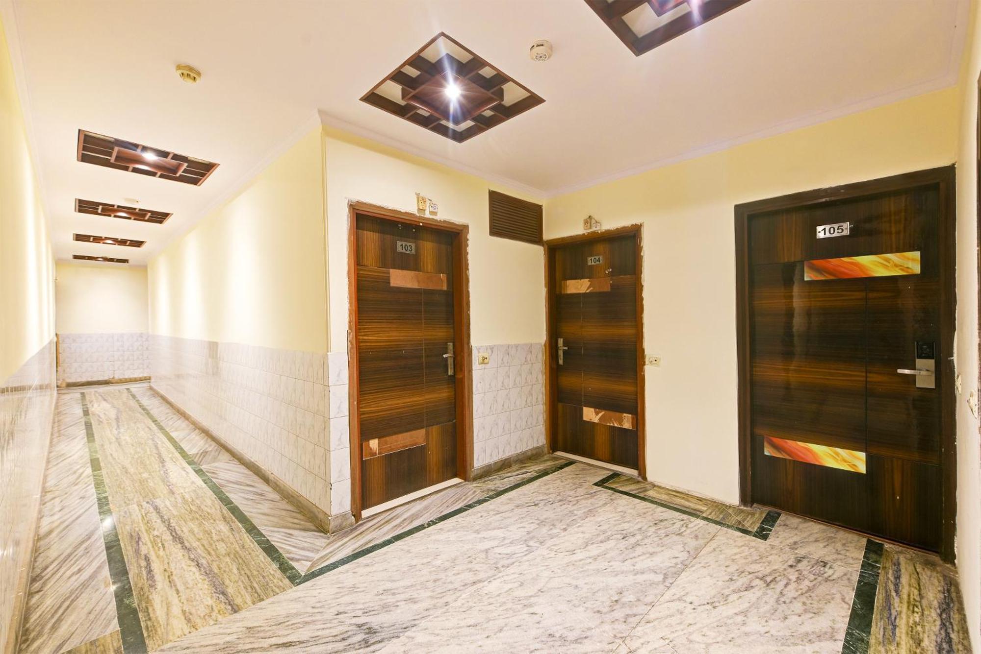 Hotel Geet Deluxe Nueva Delhi Exterior foto